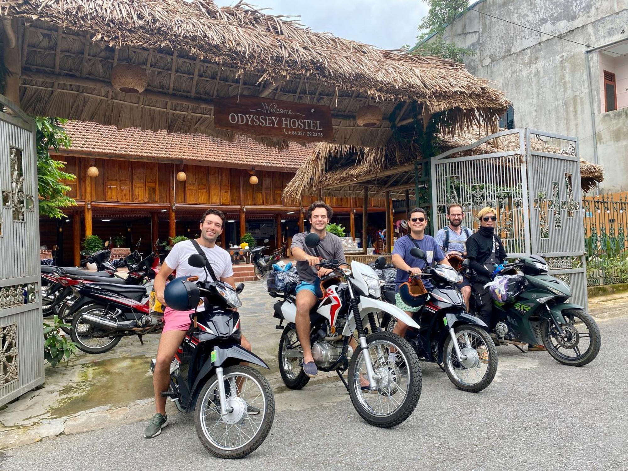 Odyssey Hostel, Tours & Motorbikes Rental Hà Giang Eksteriør billede