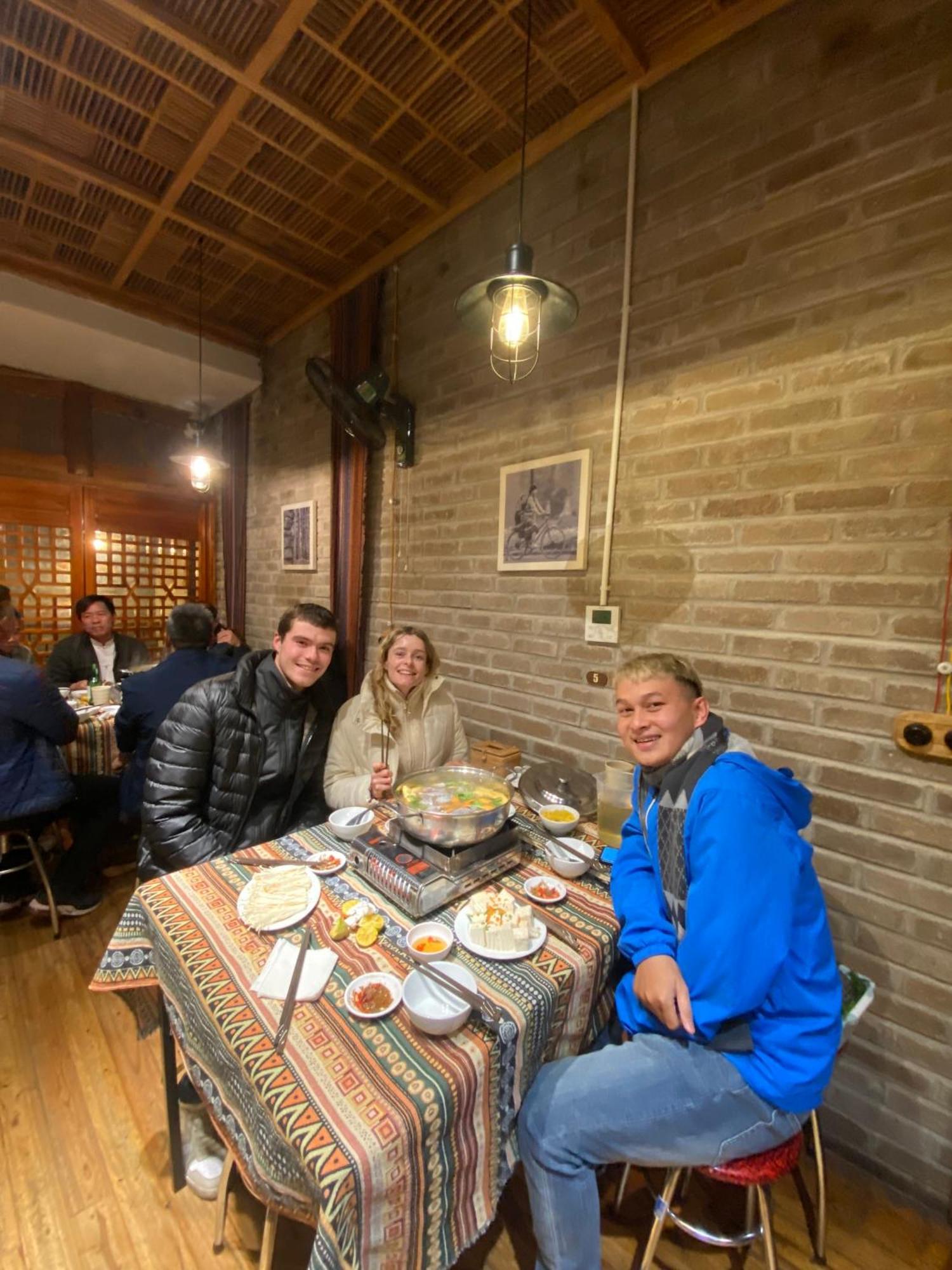 Odyssey Hostel, Tours & Motorbikes Rental Hà Giang Eksteriør billede