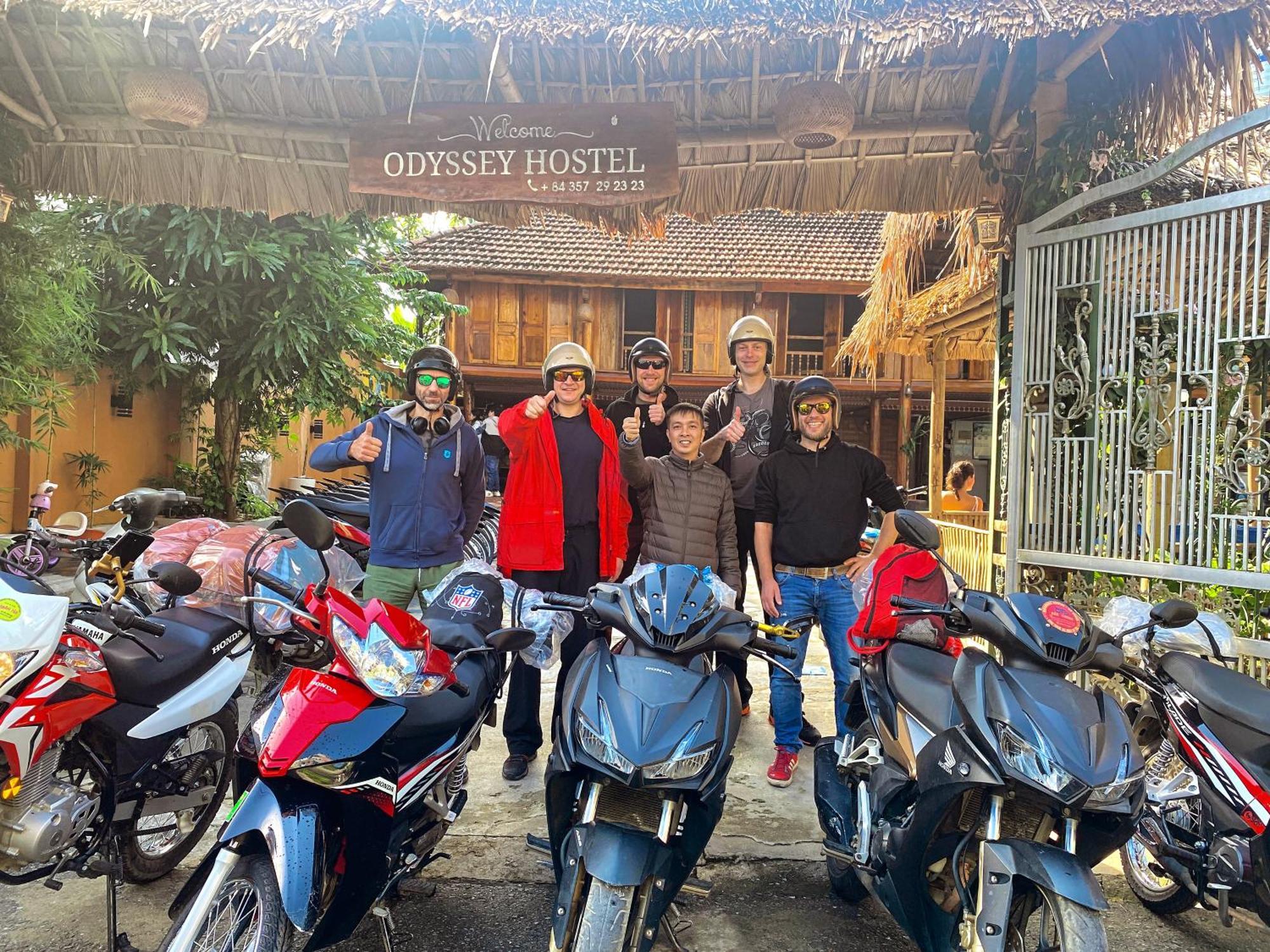 Odyssey Hostel, Tours & Motorbikes Rental Hà Giang Eksteriør billede