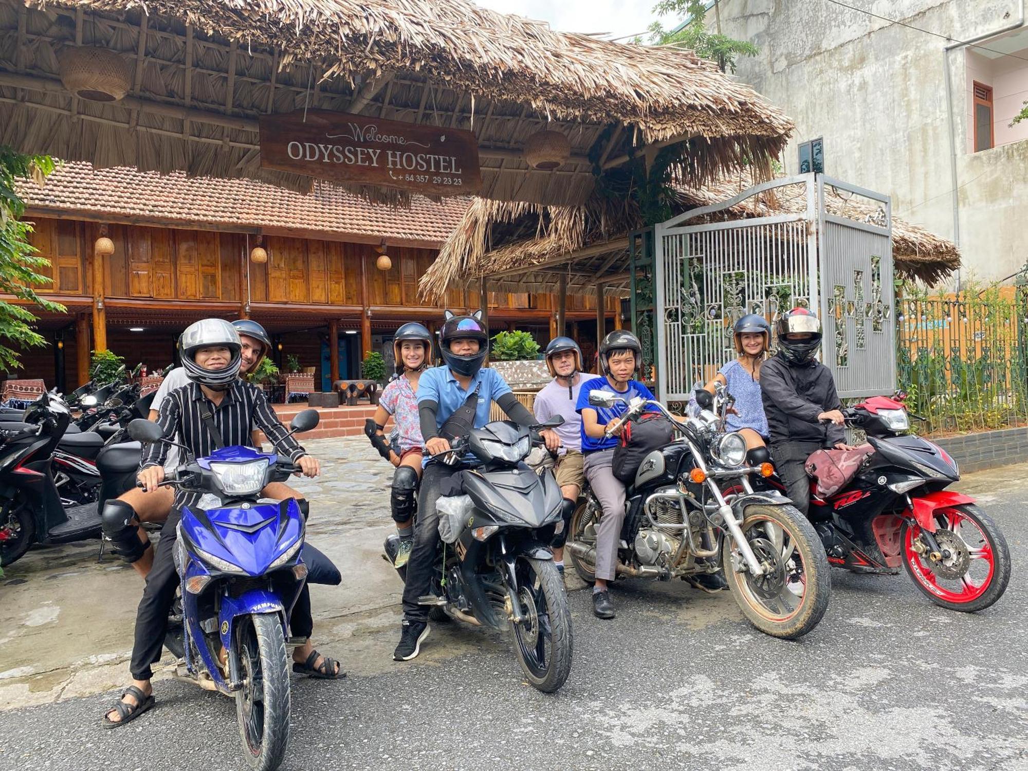 Odyssey Hostel, Tours & Motorbikes Rental Hà Giang Eksteriør billede