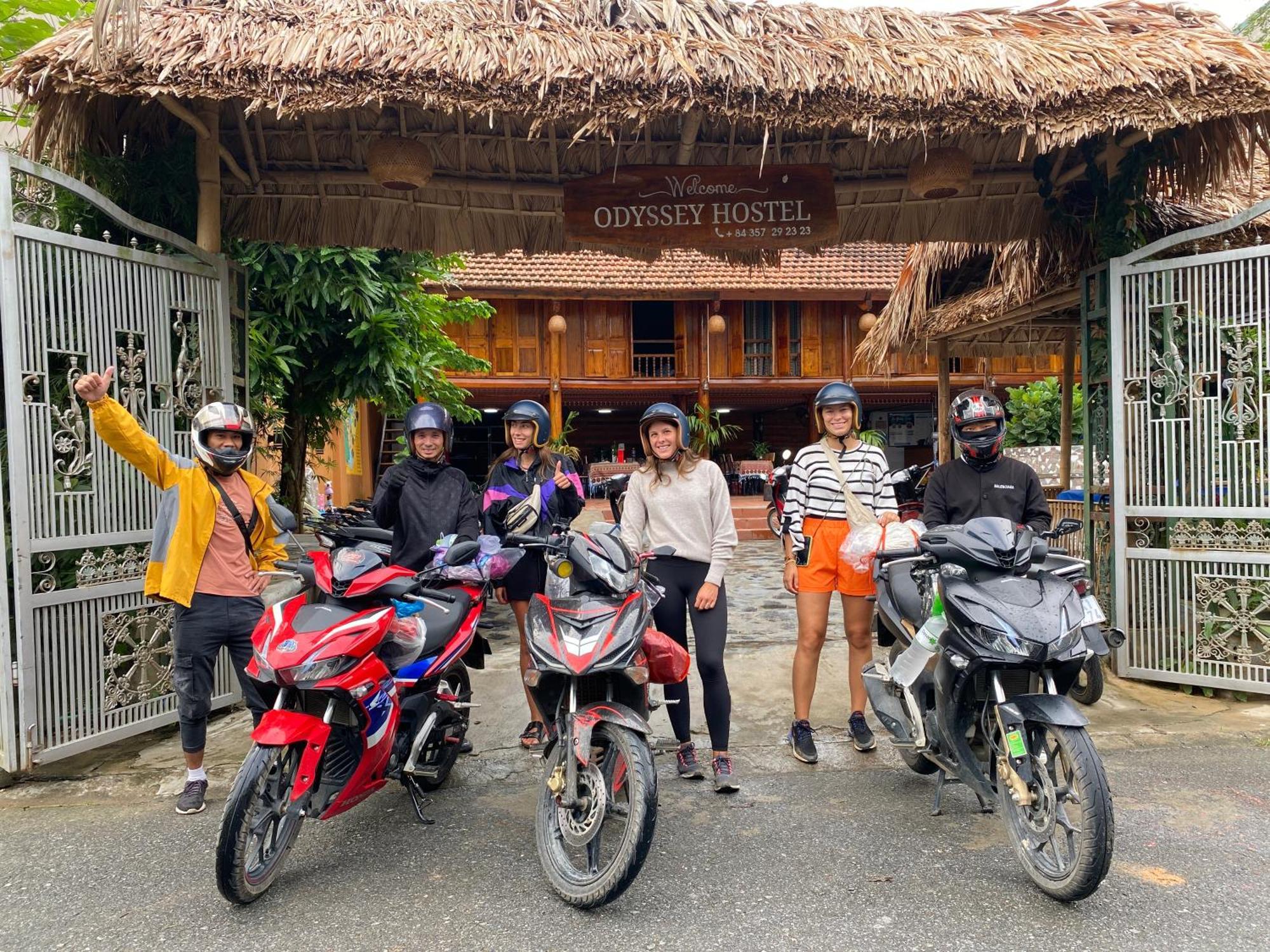 Odyssey Hostel, Tours & Motorbikes Rental Hà Giang Eksteriør billede