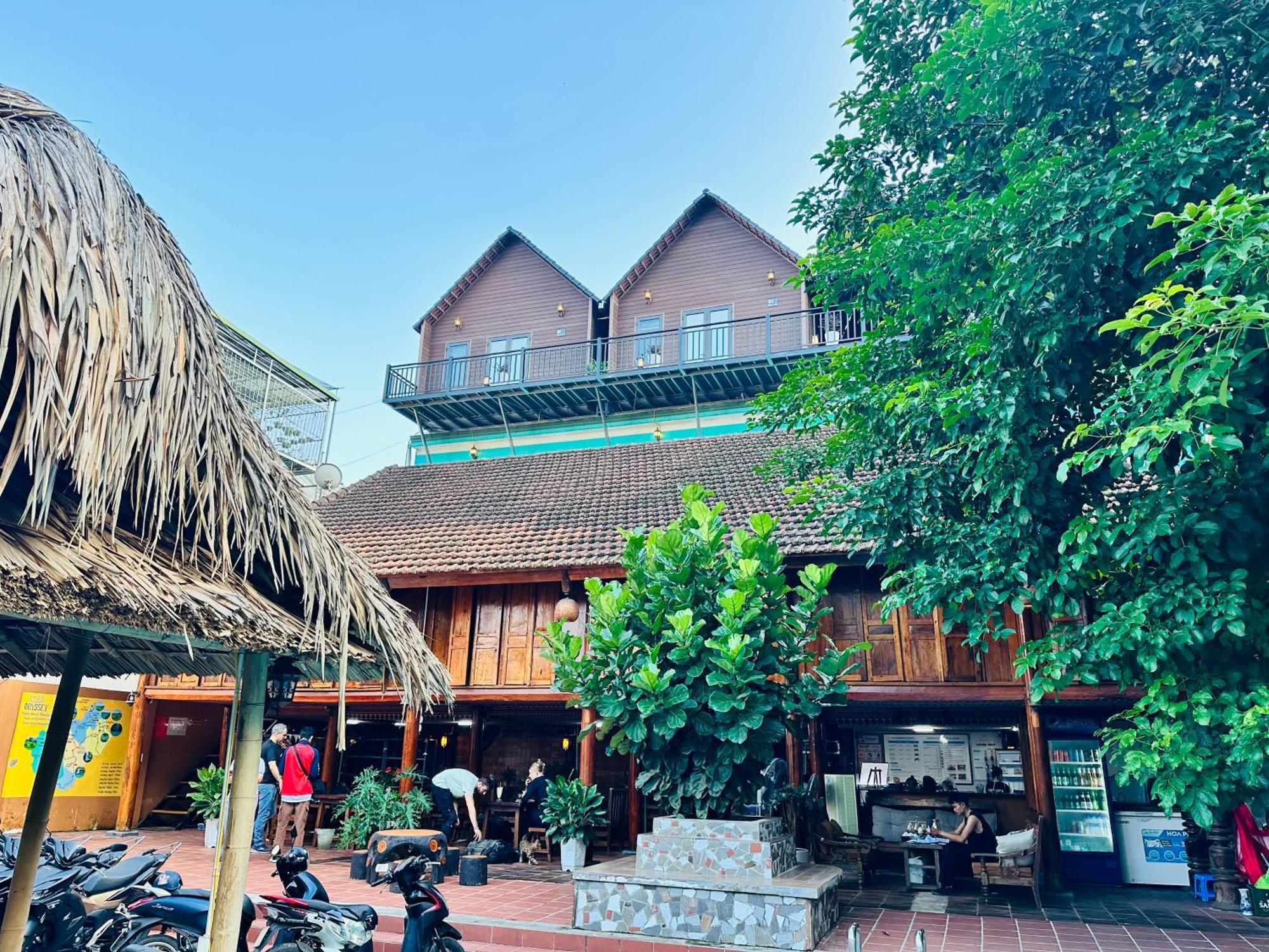 Odyssey Hostel, Tours & Motorbikes Rental Hà Giang Eksteriør billede